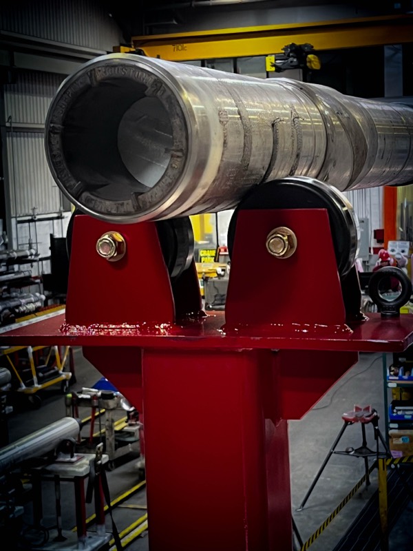Pipe roller stand supporting a heavy shaft